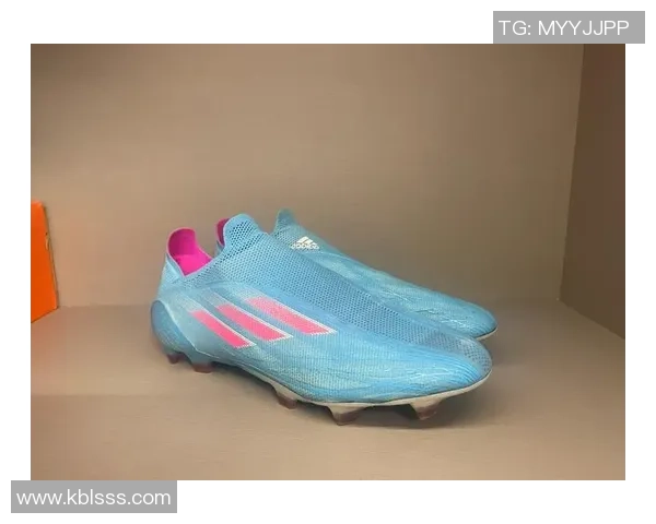 足球明星们的鞋子选择揭秘：他们最爱的品牌和款式分析